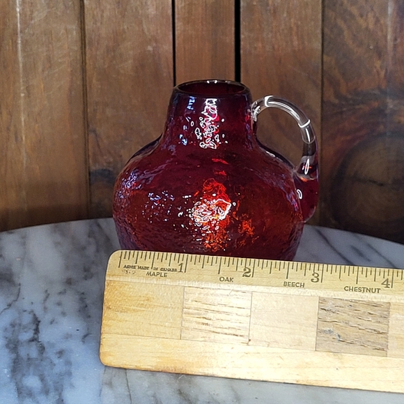 Elegant Red Glass Vase - Picture 11 of 16